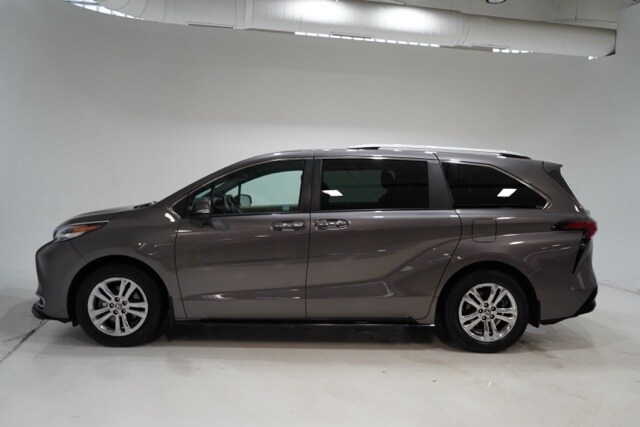 2022 Toyota Sienna Platinum photo 4