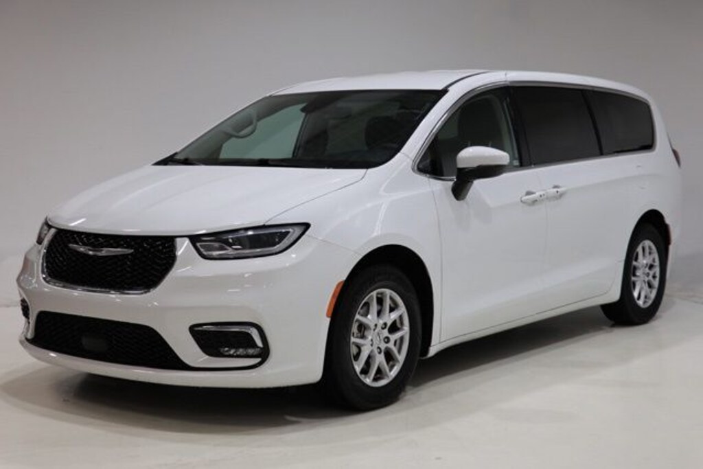 Used 2023 Chrysler Pacifica Touring L Minivan/Van