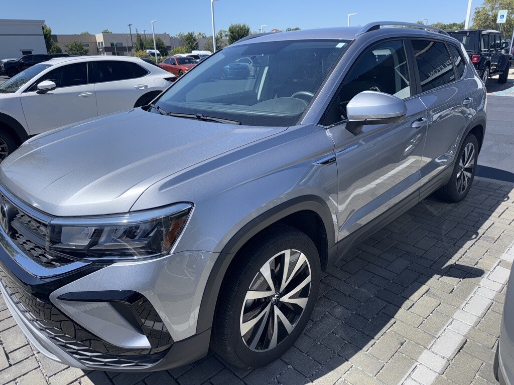 2022 Volkswagen Taos SE photo 4