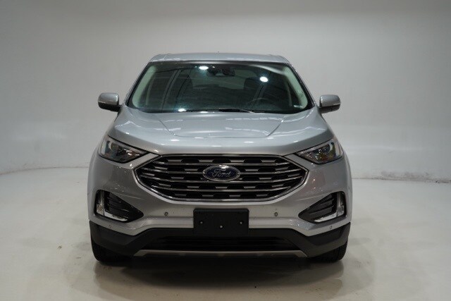 2024 Ford Edge Titanium photo 2