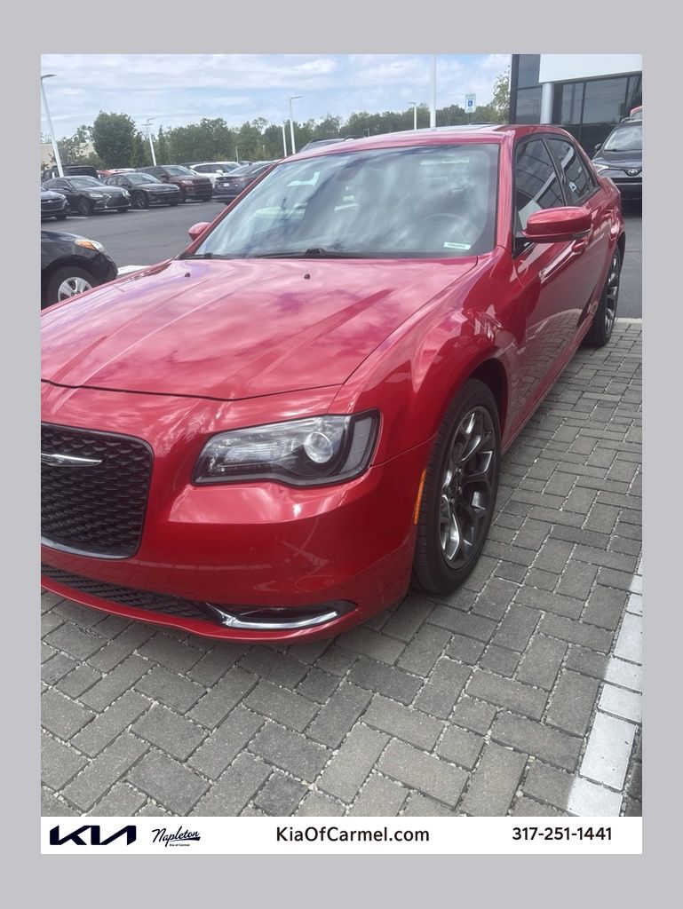 2016 Chrysler 300 S's photo