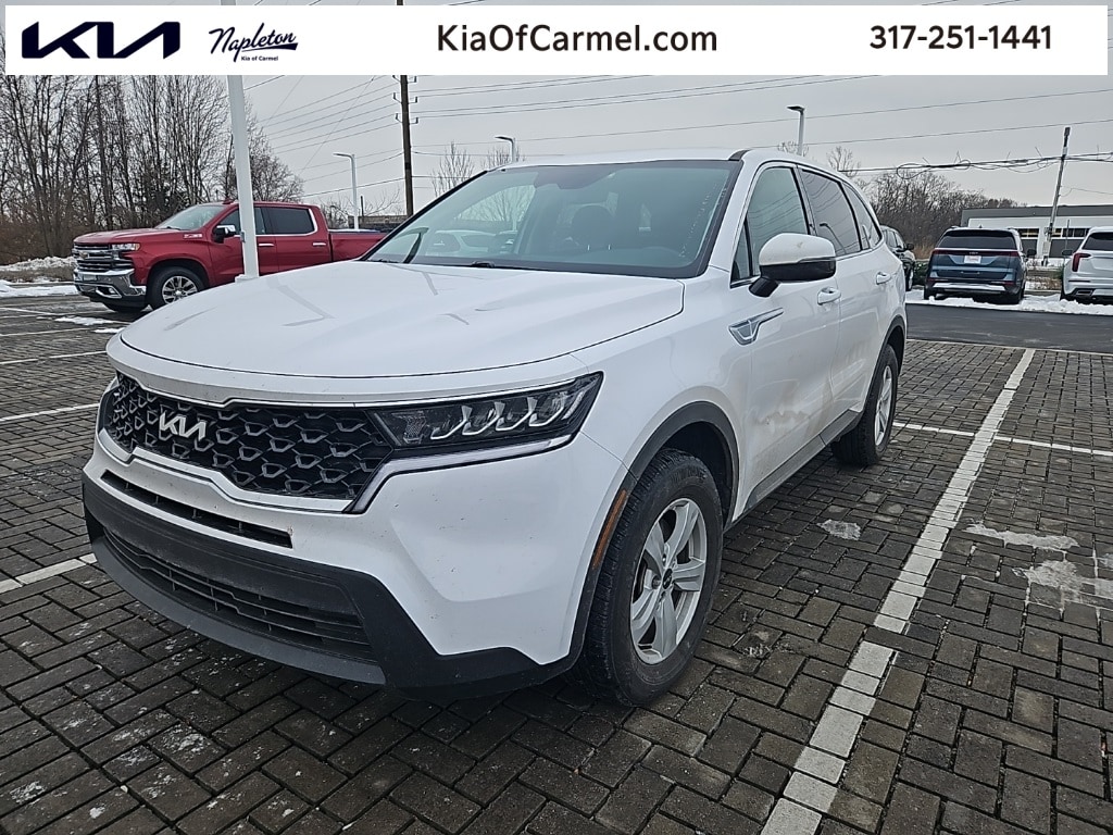 2022 Kia Sorento LX's photo