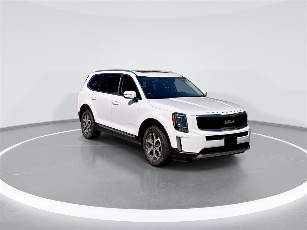 2022 Kia Telluride EX photo 2
