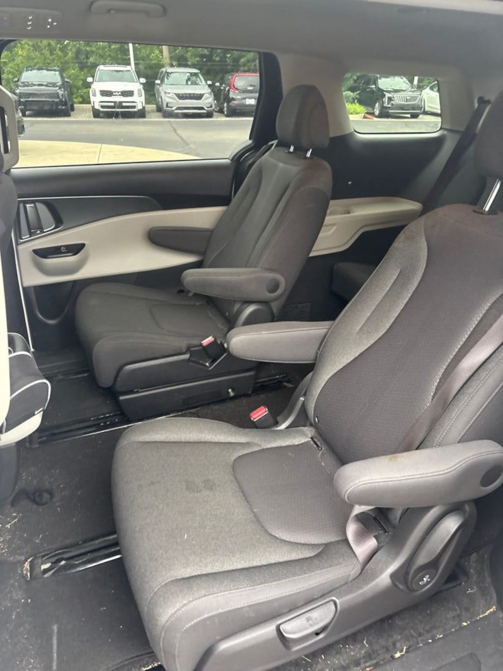 Used 2024 Kia Carnival LX Minivan/Van