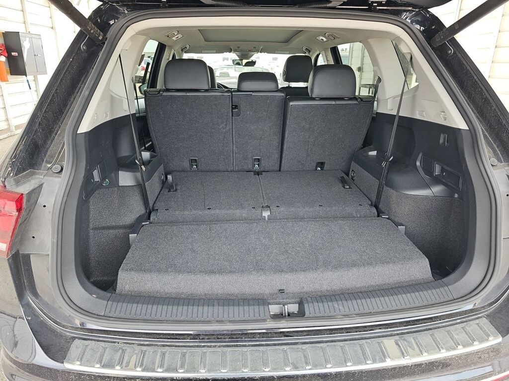 2024 Volkswagen Tiguan Wolfsburg Edition photo 2