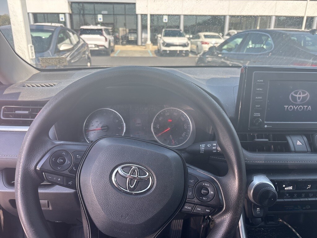 2021 Toyota RAV4 LE photo 2