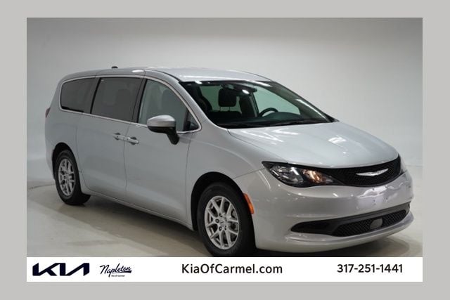 2023 Chrysler Voyager LX's photo