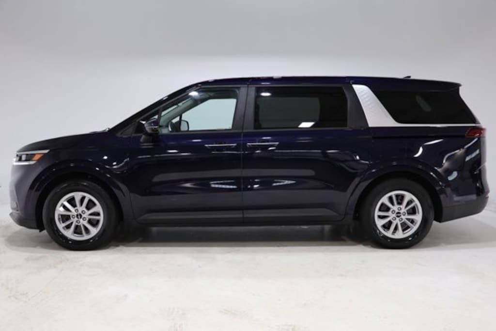 Used 2024 Kia Carnival LX Minivan/Van