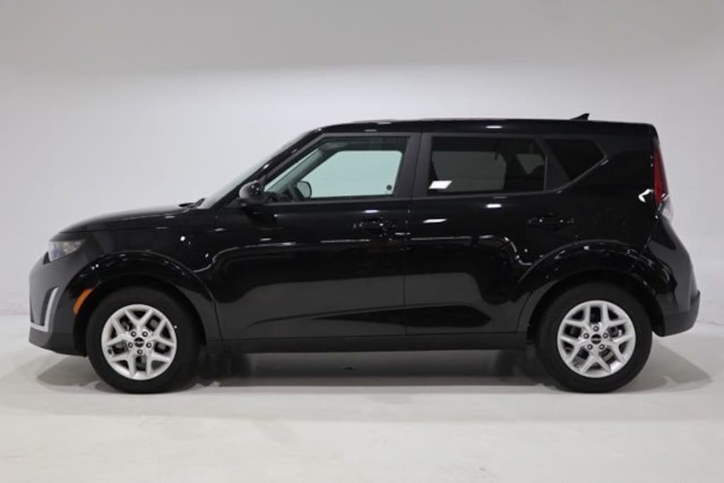 Used 2025 Kia Soul LX Hatchback