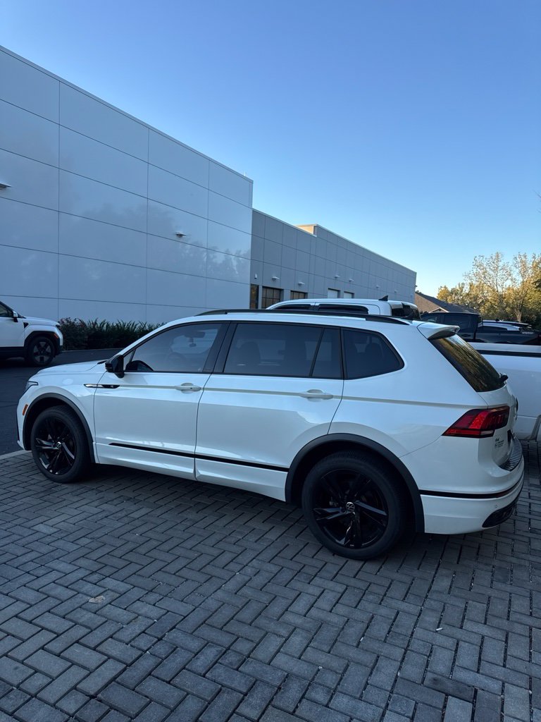 Used 2023 Volkswagen Tiguan 2.0T SE R-Line Black SUV