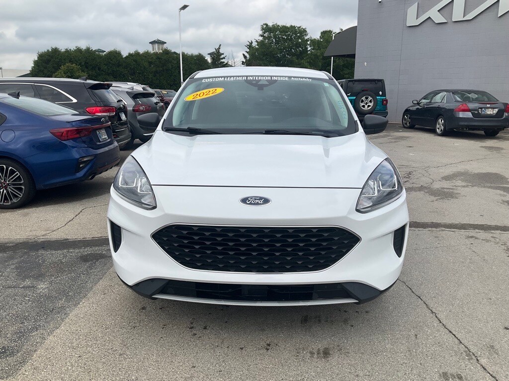 2022 Ford Escape SE photo 3