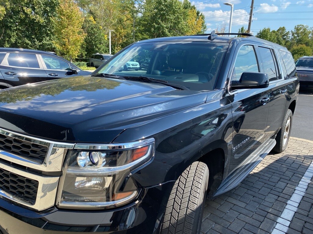 2016 Chevrolet Suburban LT photo 3