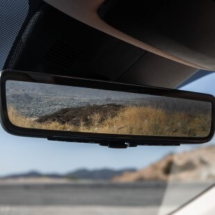 Kia Carnival features Display mirror