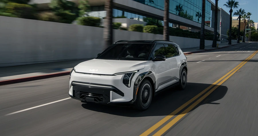 White Kia EV3