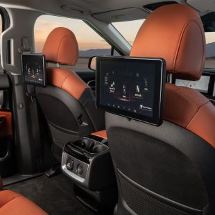 Kia Carnival features Entertainment package