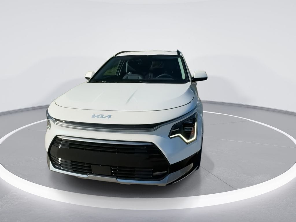 Used 2025 Kia Niro SX Touring SUV