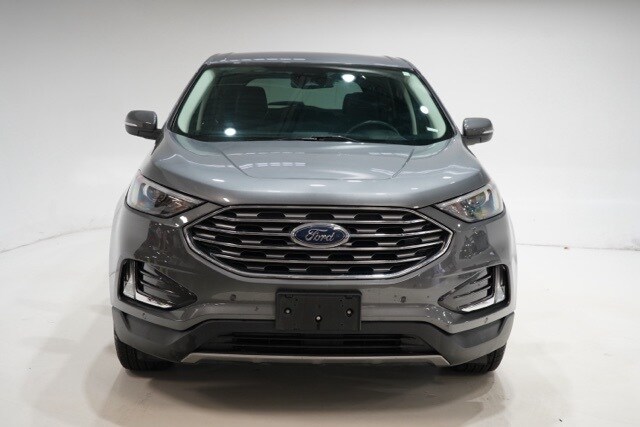 2024 Ford Edge Titanium photo 2