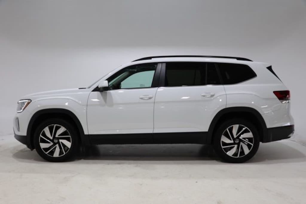 Used 2025 Volkswagen Atlas 2.0T SE w/Technology SUV