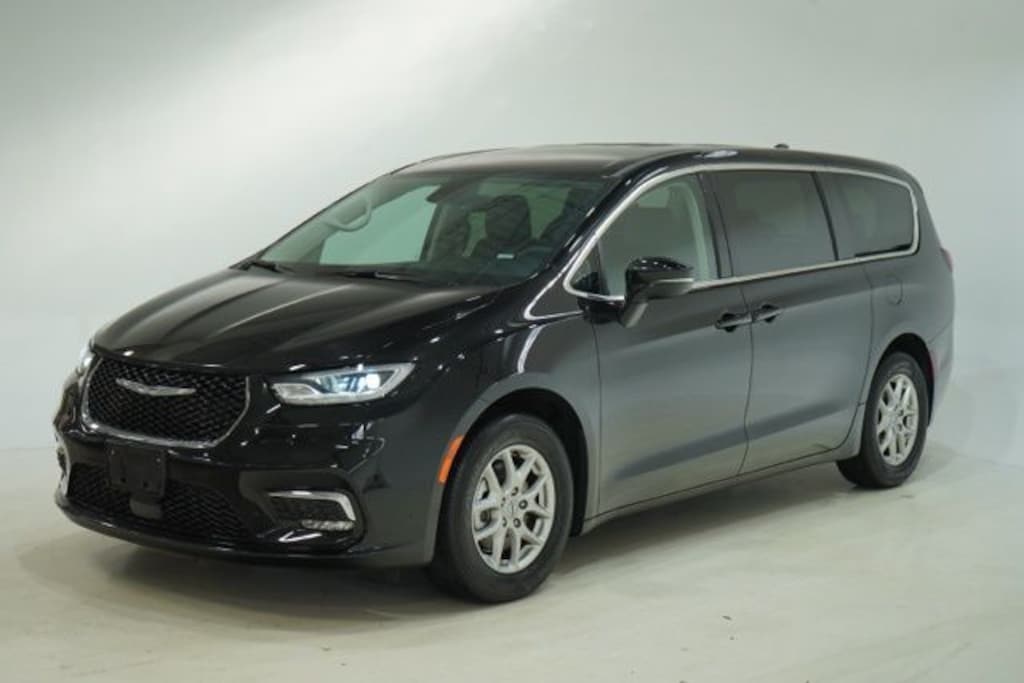 Used 2024 Chrysler Pacifica Touring L Minivan/Van