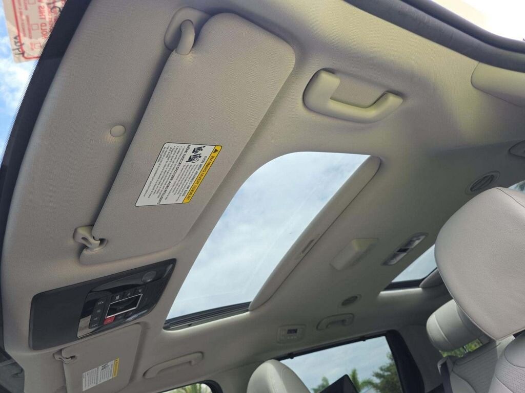 Used 2025 Kia Carnival SX Prestige Minivan/Van