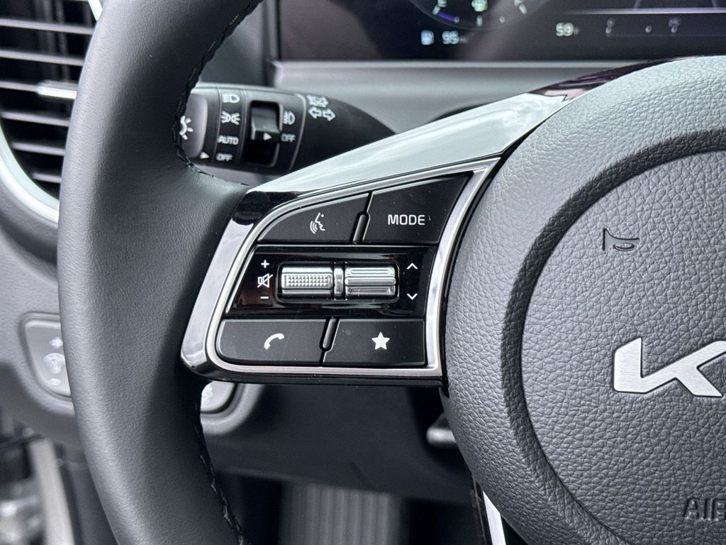 2025 Kia Seltos EX - Photo 16