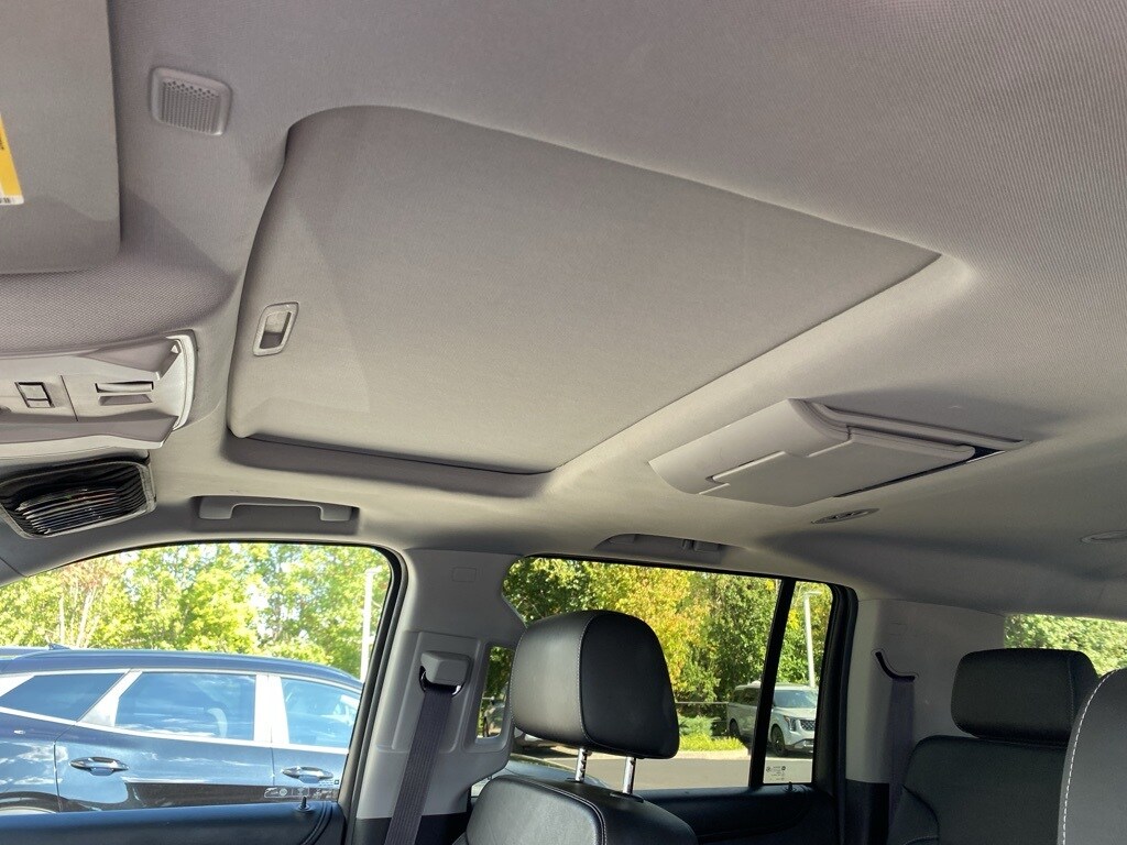 2016 Chevrolet Suburban LT photo 2