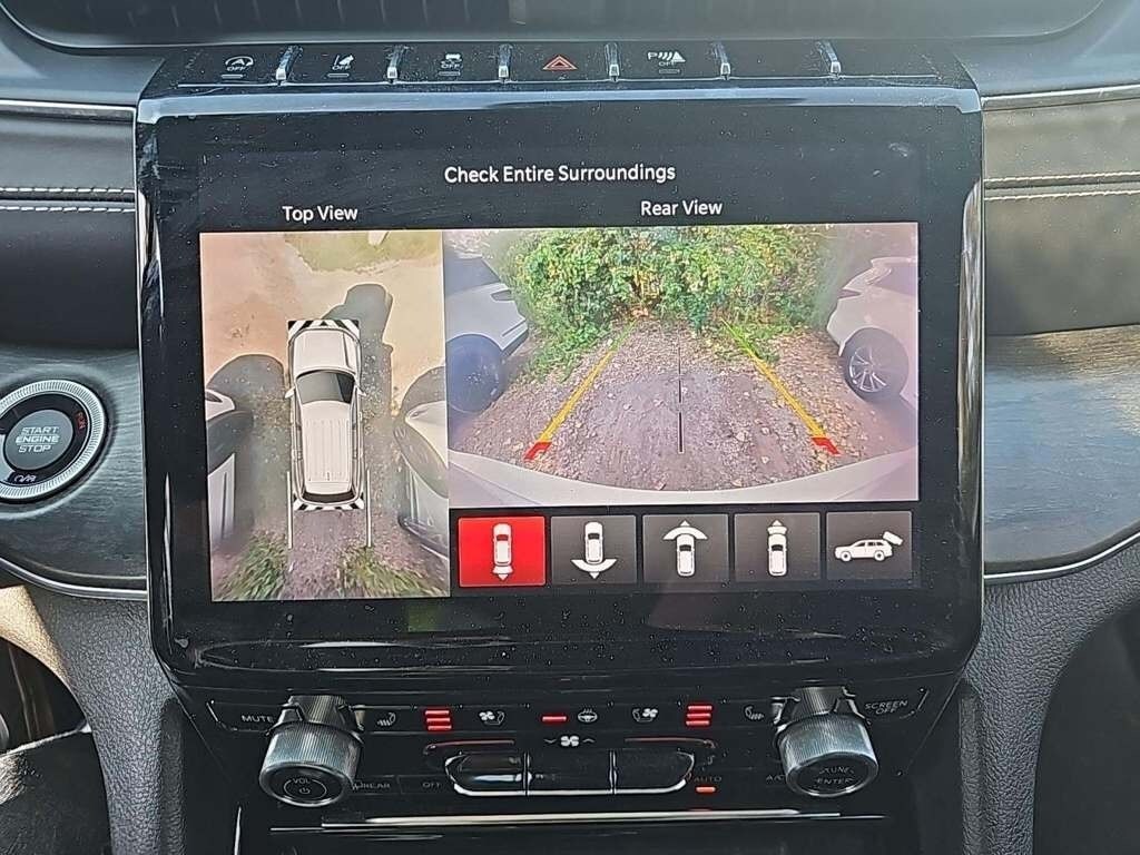 2022 Jeep Grand Cherokee Overland photo 2