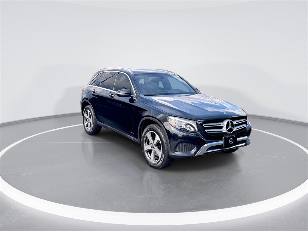 2019 Mercedes Benz GLC 300 4MATIC photo 2