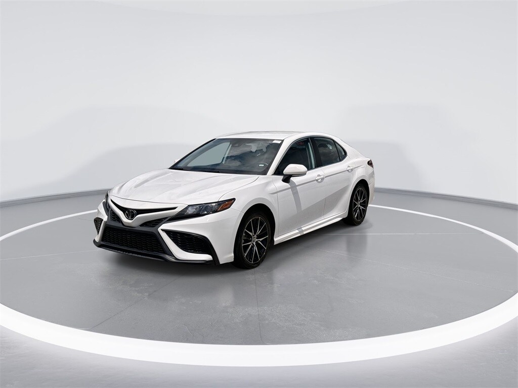 2023 Toyota Camry SE photo 3