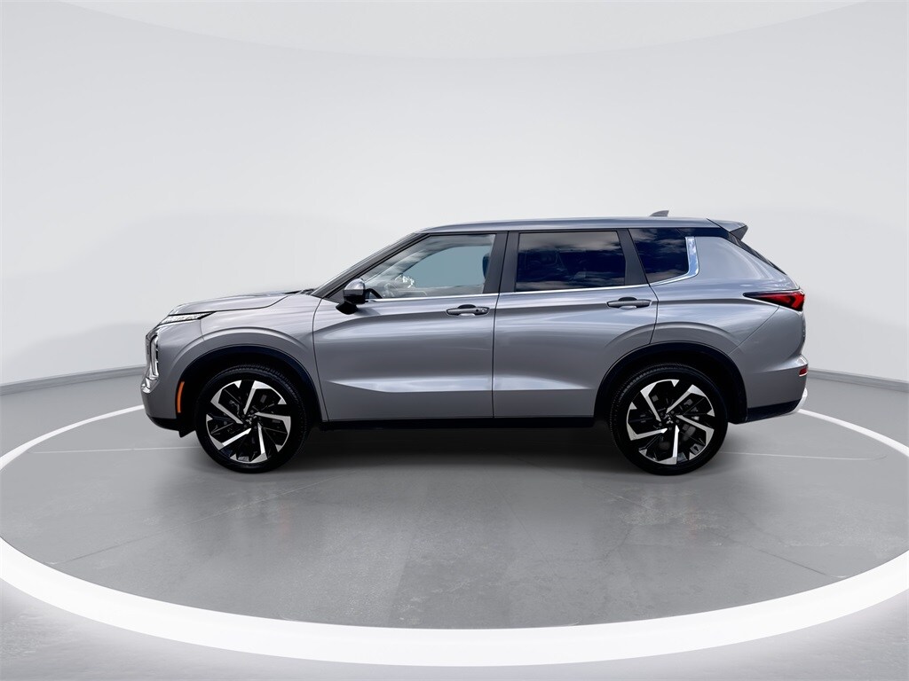 2022 Mitsubishi Outlander SE photo 3