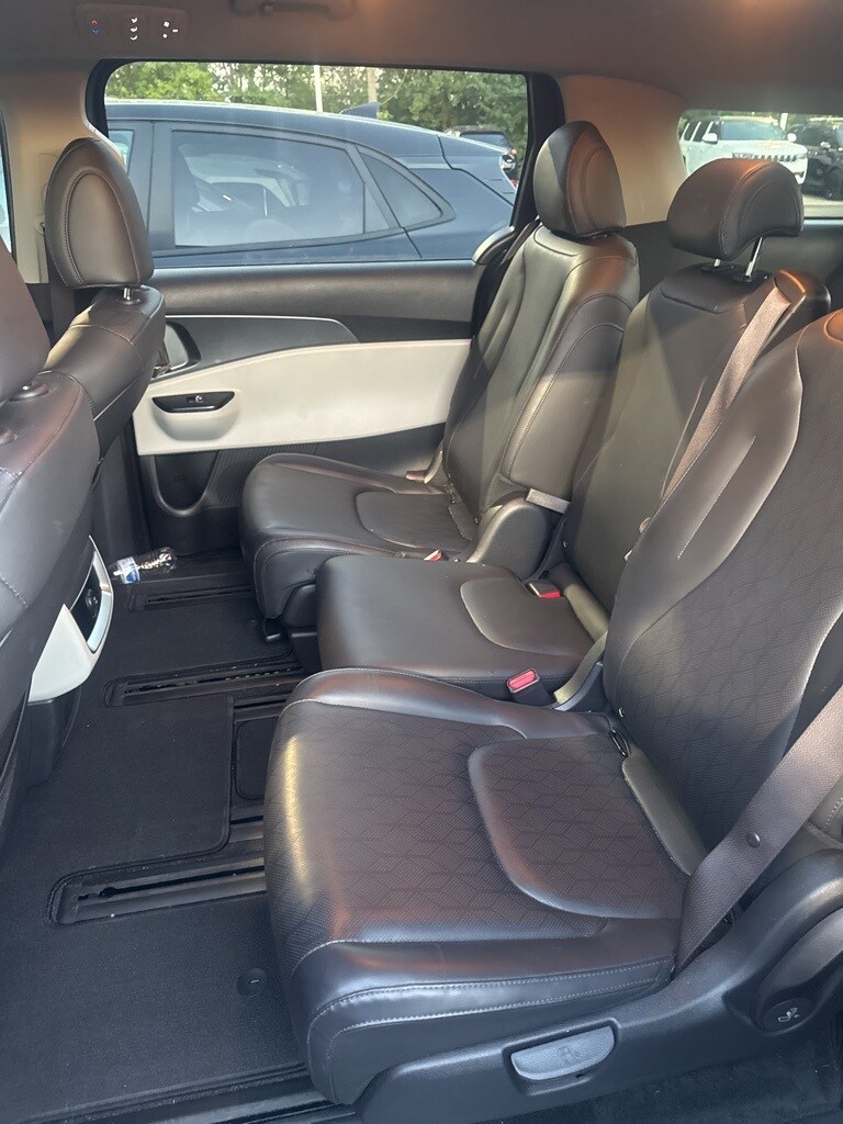 2023 Kia Carnival LX photo 3