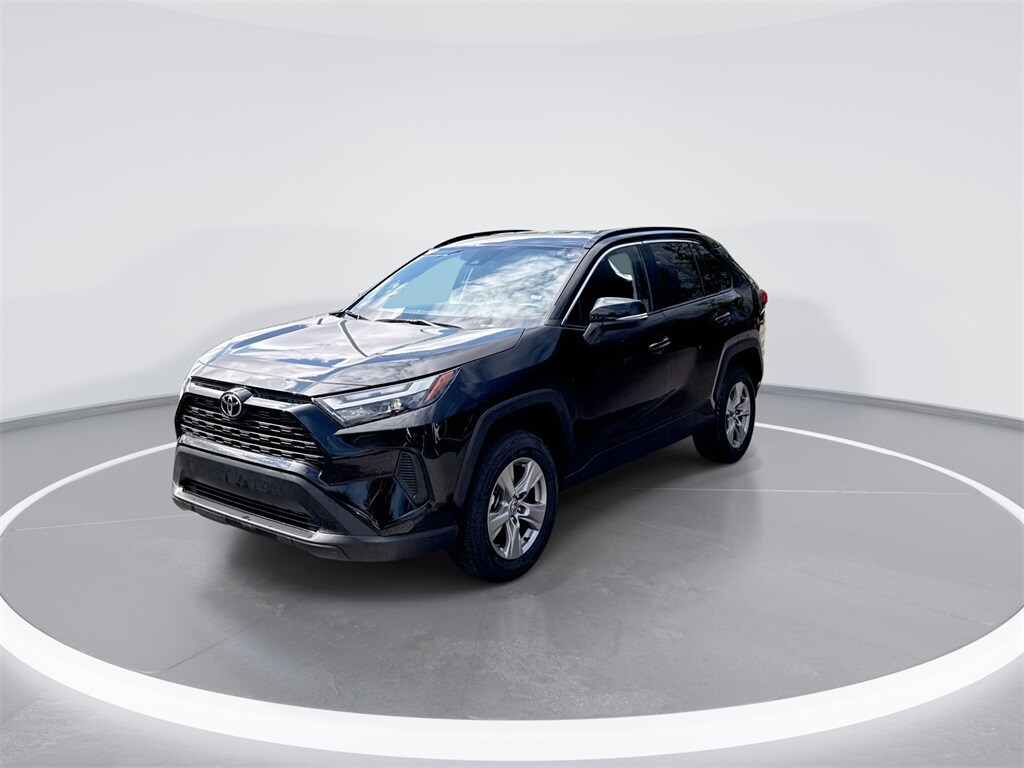 2024 Toyota RAV4 XLE photo 3