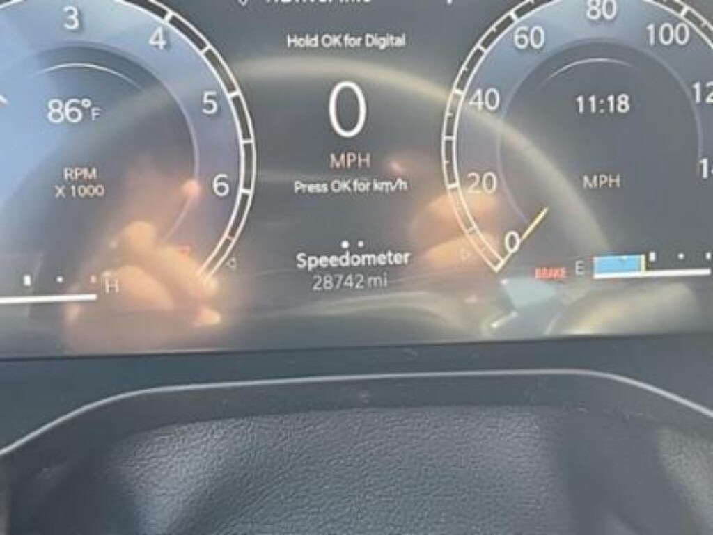 2023 Jeep Grand Cherokee Laredo Altitude photo 3