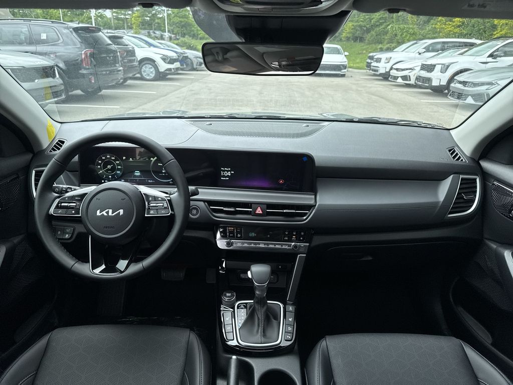 2025 Kia Seltos EX - Photo 13