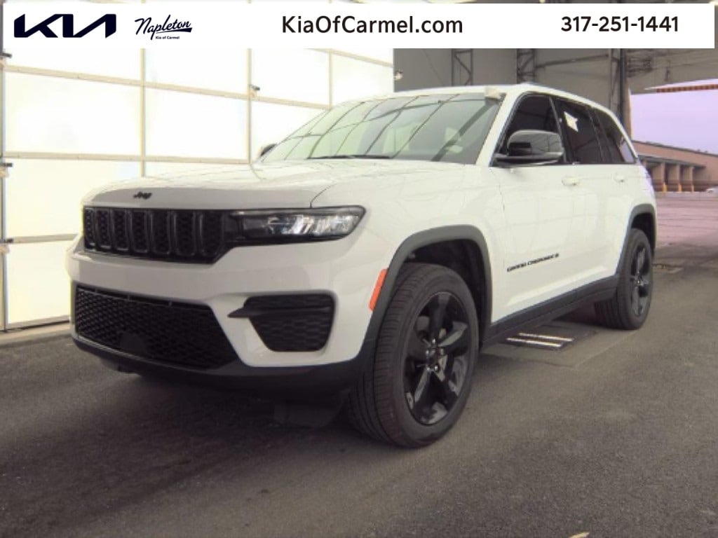 2022 Jeep Grand Cherokee Altitude's photo