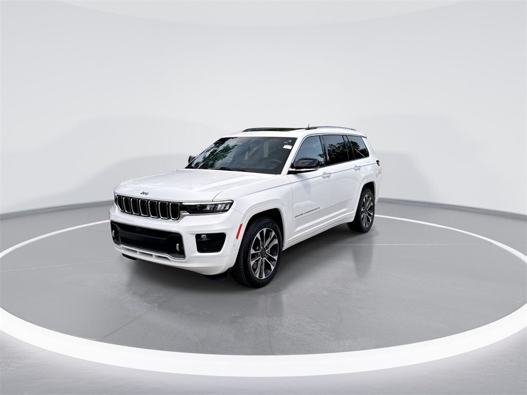 2022 Jeep Grand Cherokee Overland photo 3