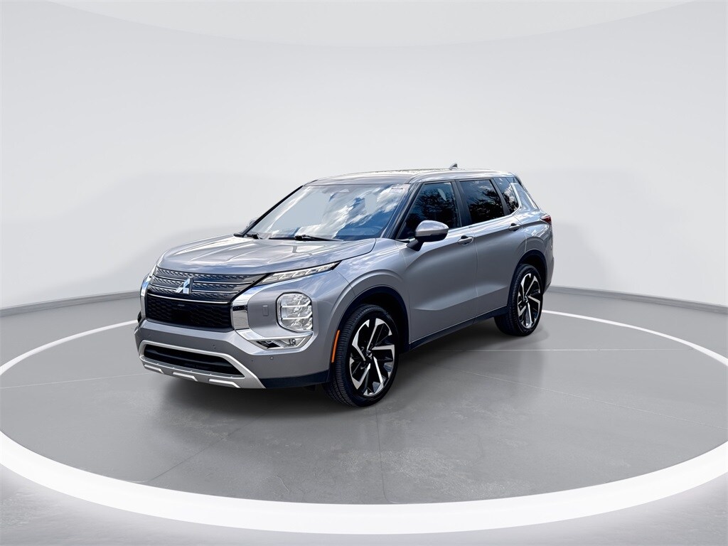 2022 Mitsubishi Outlander SE photo 2