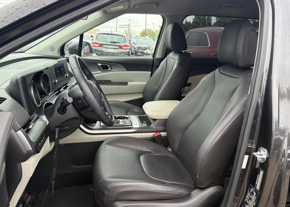 Used 2022 Kia Carnival LXS Minivan/Van