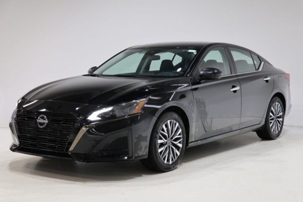 Used 2025 Nissan Altima 2.5 SV Sedan