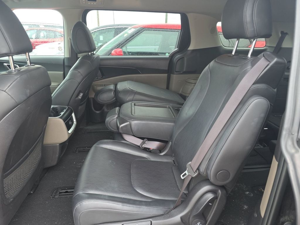 Used 2025 Kia Carnival LXS Minivan/Van