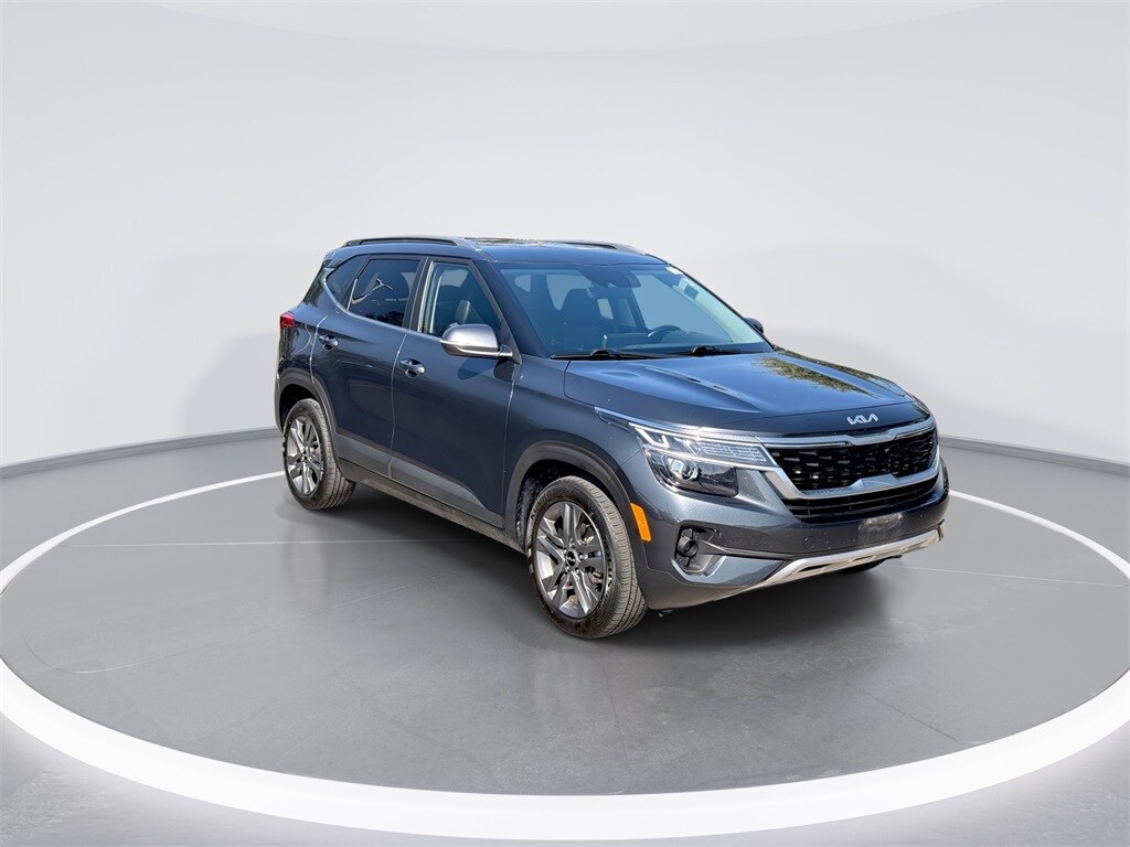 2023 Kia Seltos S photo 2