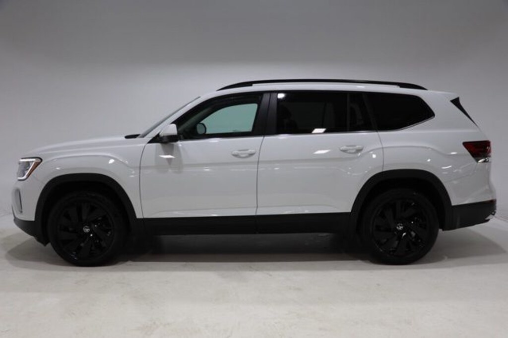Used 2025 Volkswagen Atlas 2.0T SE w/Technology SUV