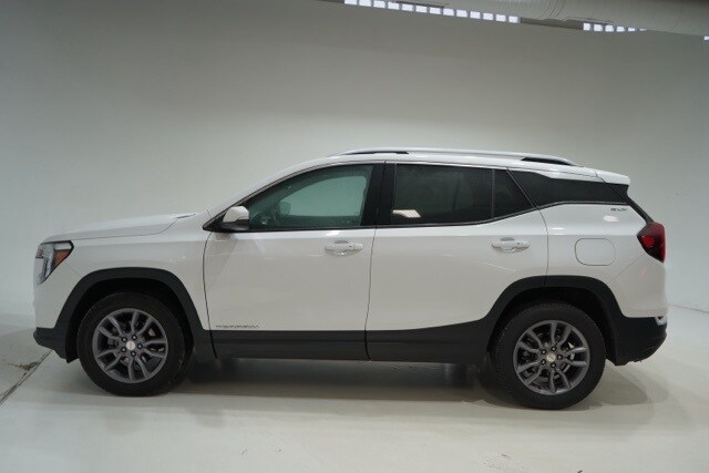 2024 Gmc Terrain SLT photo 2