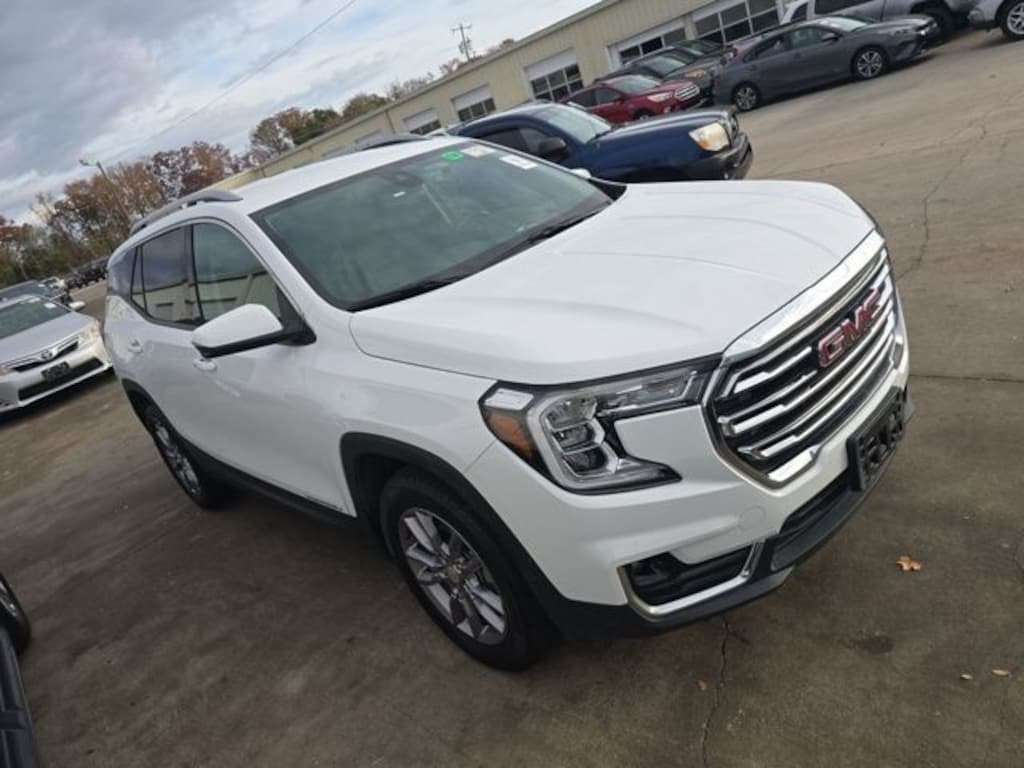 Used 2024 GMC Terrain SLT SUV