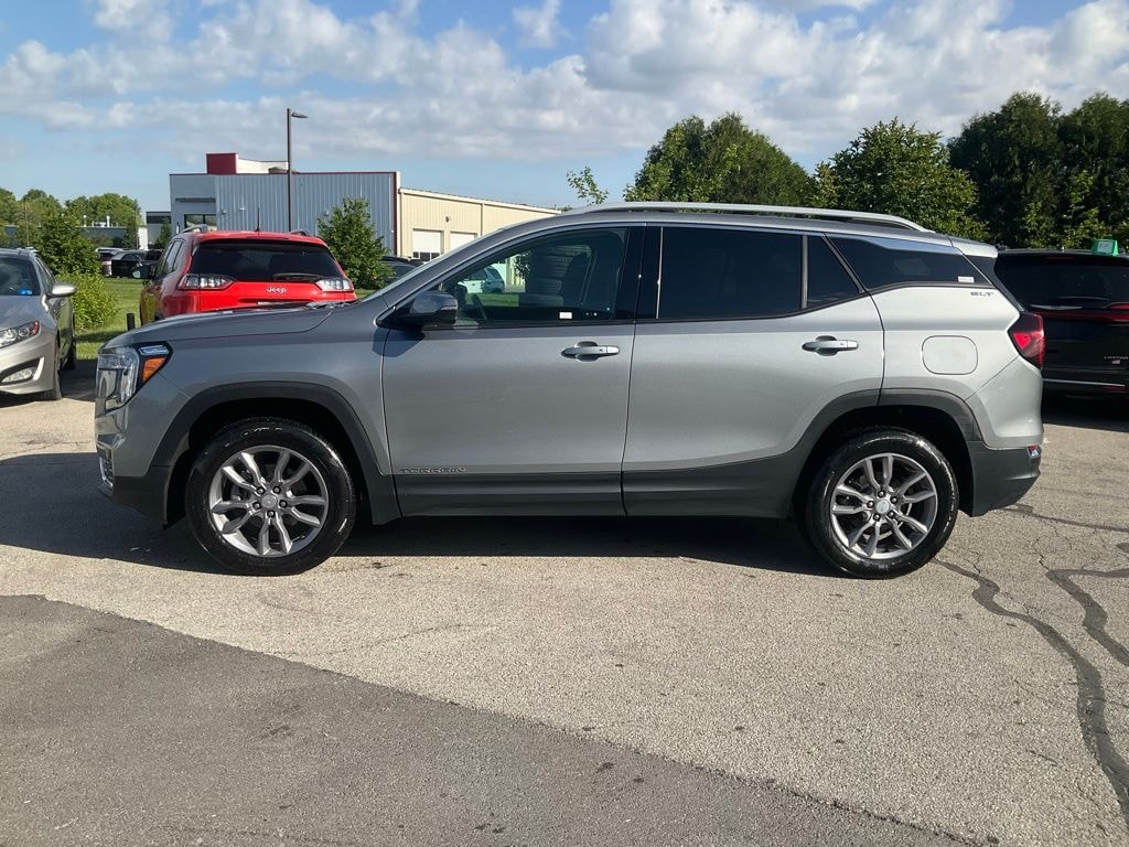 Used 2024 GMC Terrain SLT SUV