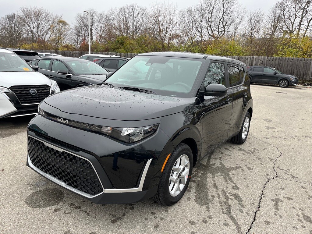 2025 Kia Soul LX photo 3