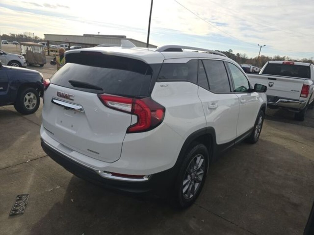 Used 2024 GMC Terrain SLT SUV