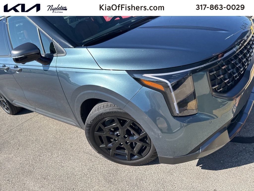 2025 Kia Carnival SX's photo