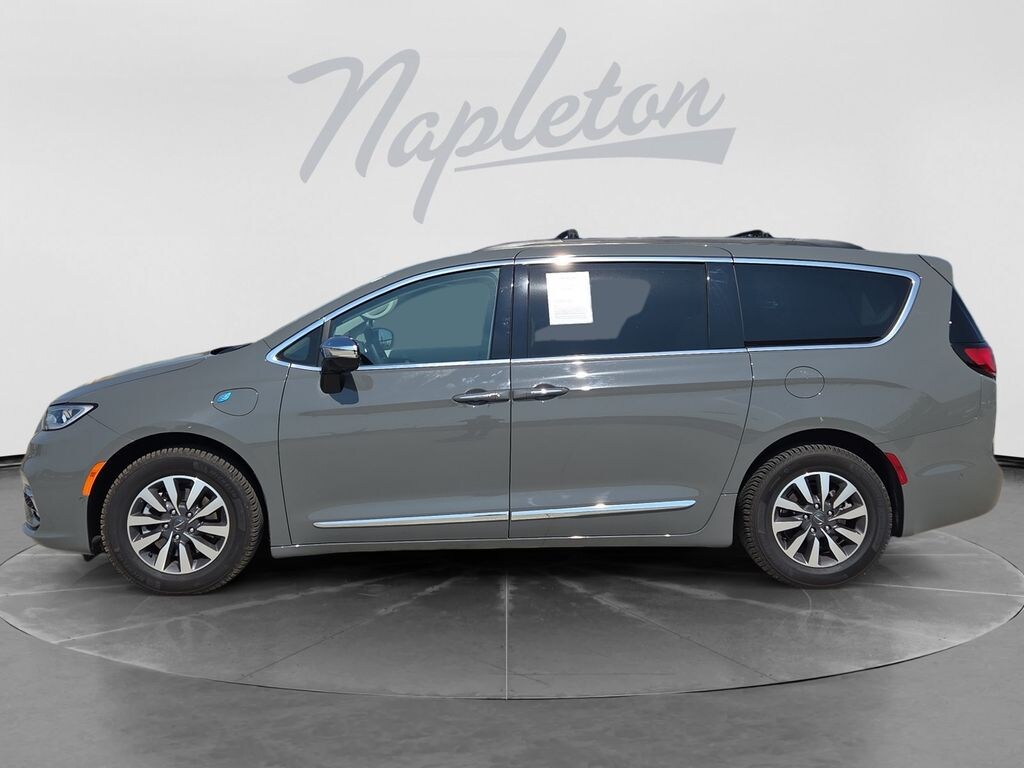 Used 2023 Chrysler Pacifica Hybrid Limited Minivan/Van