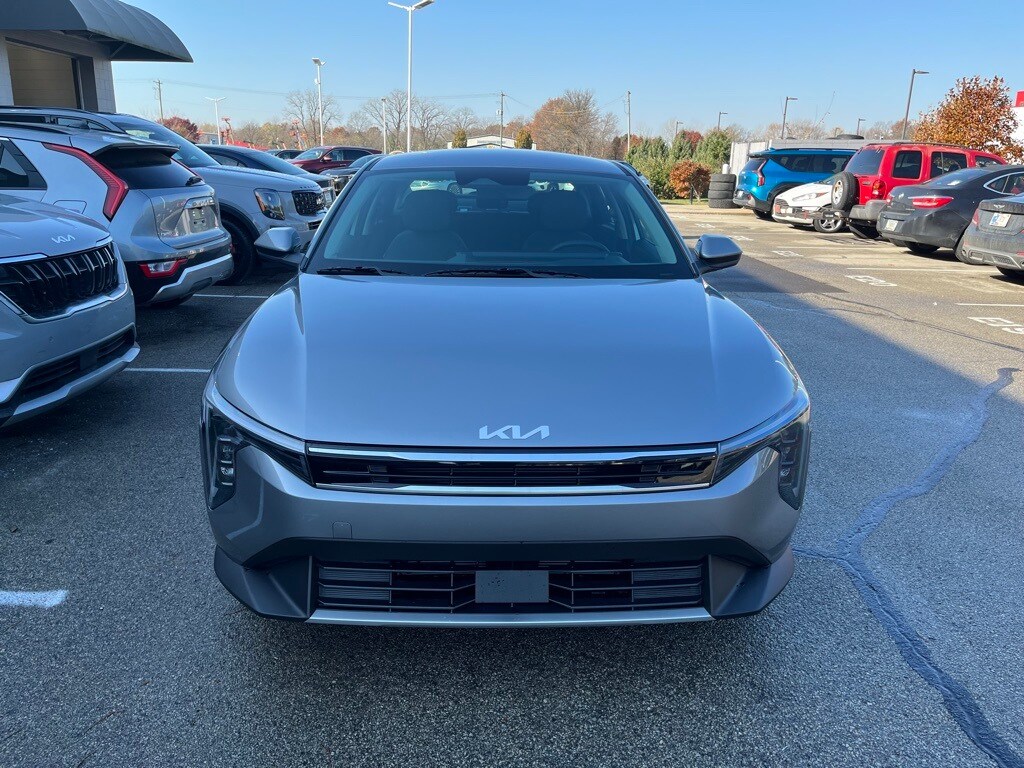 2025 Kia K4 EX photo 2